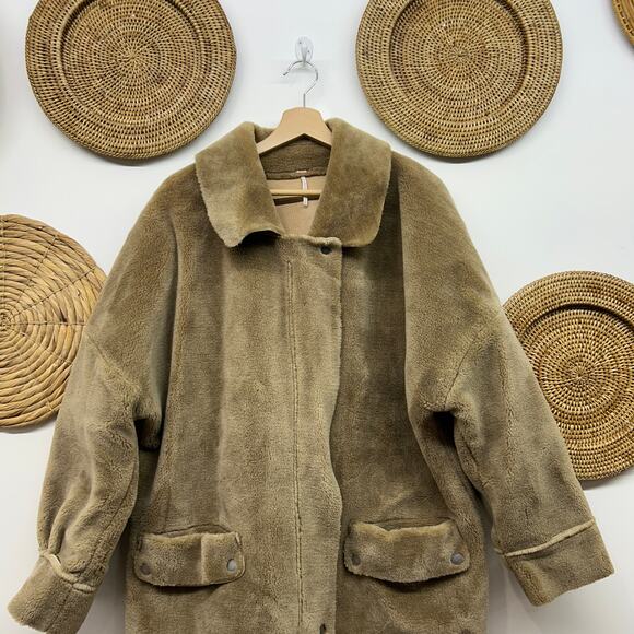 $168 Free People Lindsay Coat Large Neutral Brown Faux Fur Oversized Winter - Picture 4 of 7